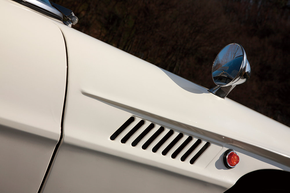 16歳のころ、解体屋に放置されていたコスモを見つけ、5年後に引き取り