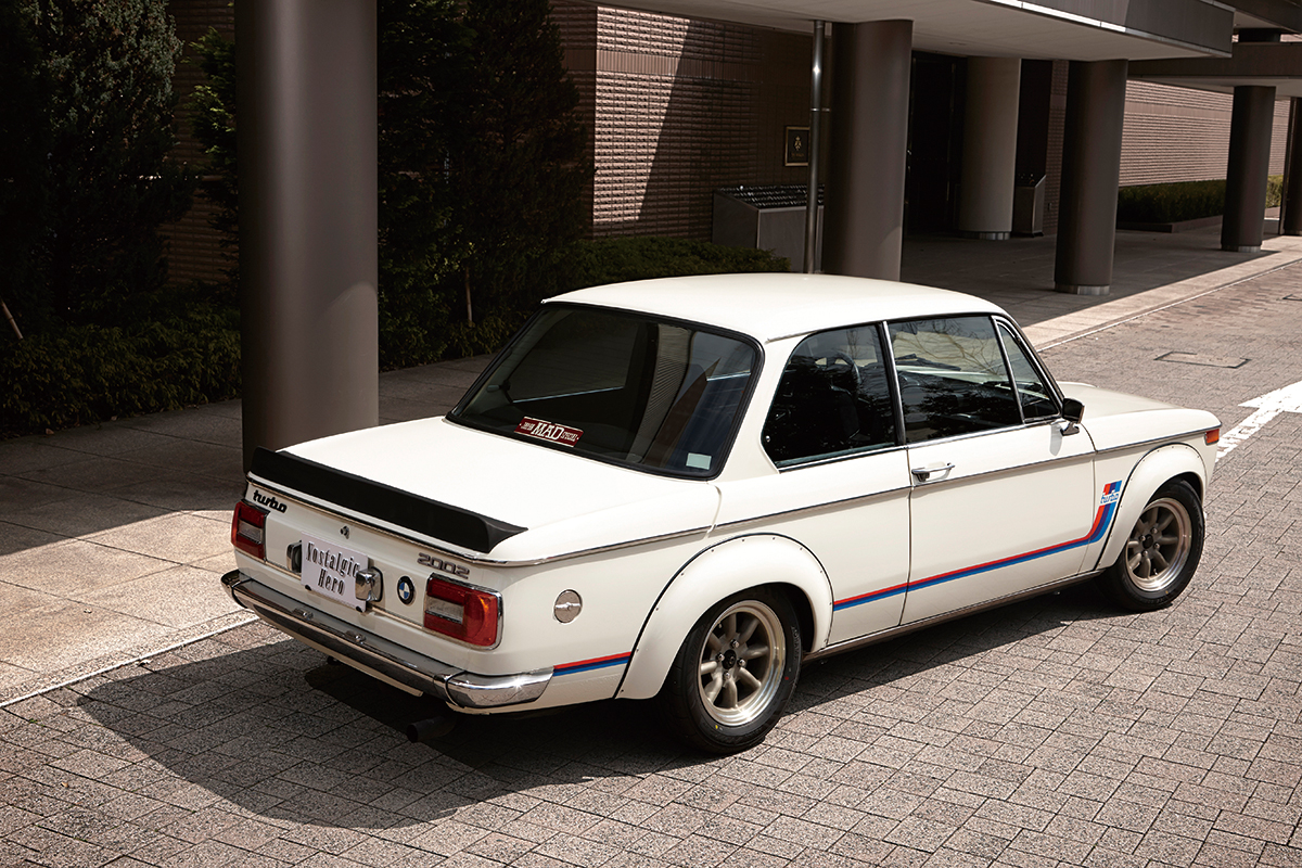 20カ月間を掛け自ら修理した1台 BMW 2002 TURBO 3 | NostalgicHero