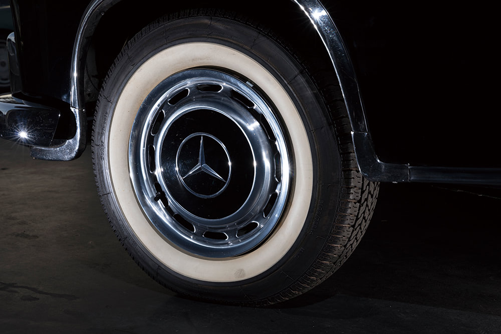 創世期のアウトバーンに君臨した豪奢なベンツ220SカブリオレA 1