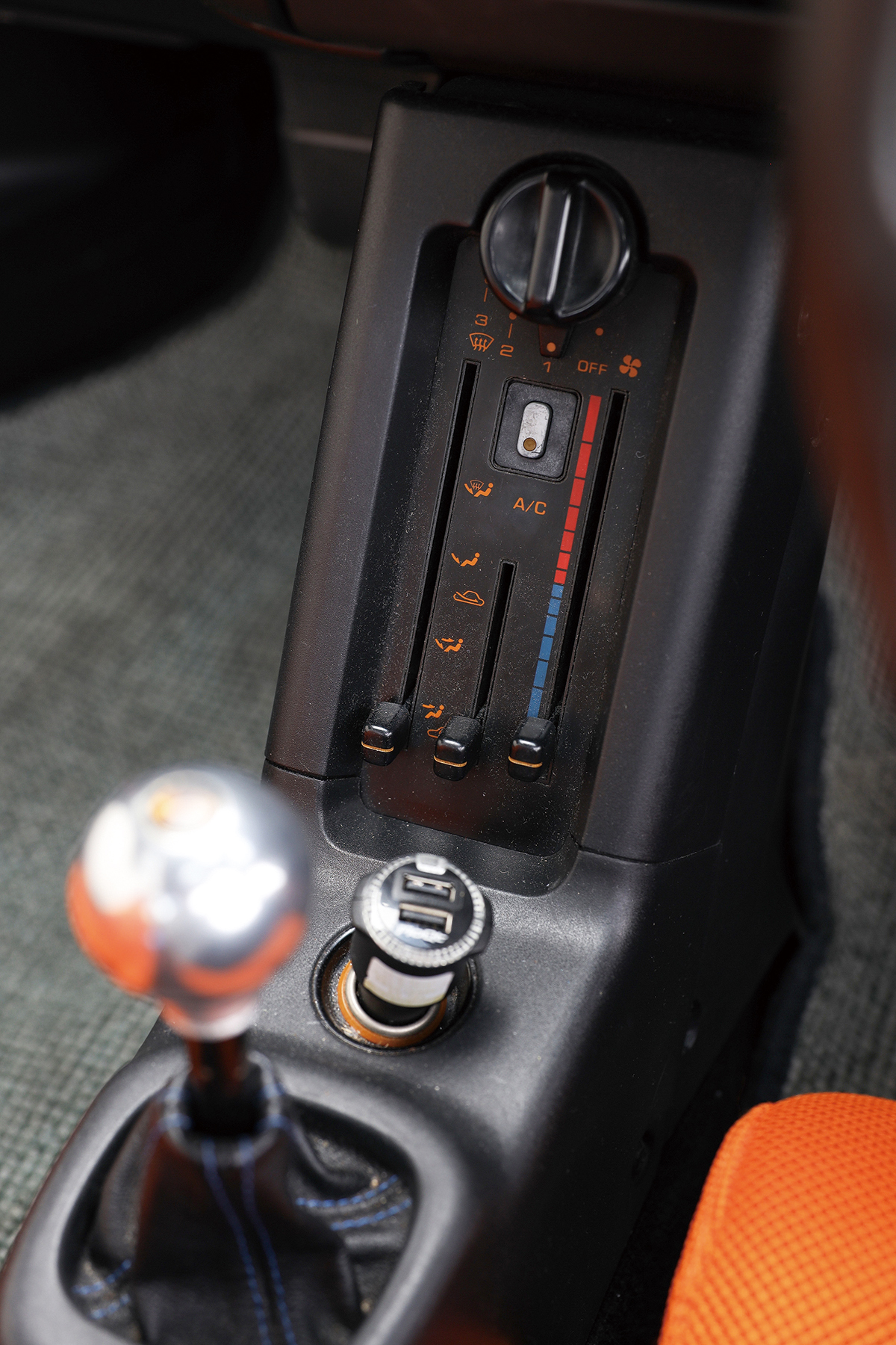 究極のハンドリングマシンAZ-1！ AW11に代わる涼子の愛車｜漫画