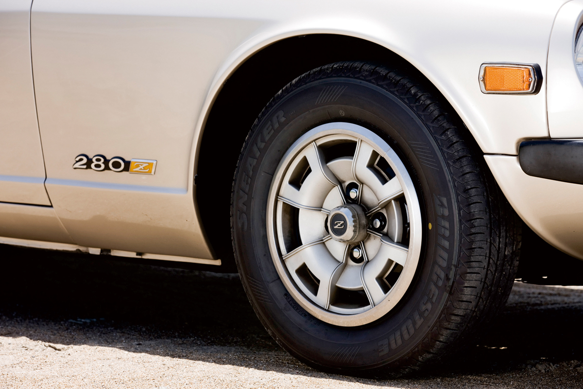 あえてJDM化け北米仕様280Zを作ったオーナー｜76年式 日産
