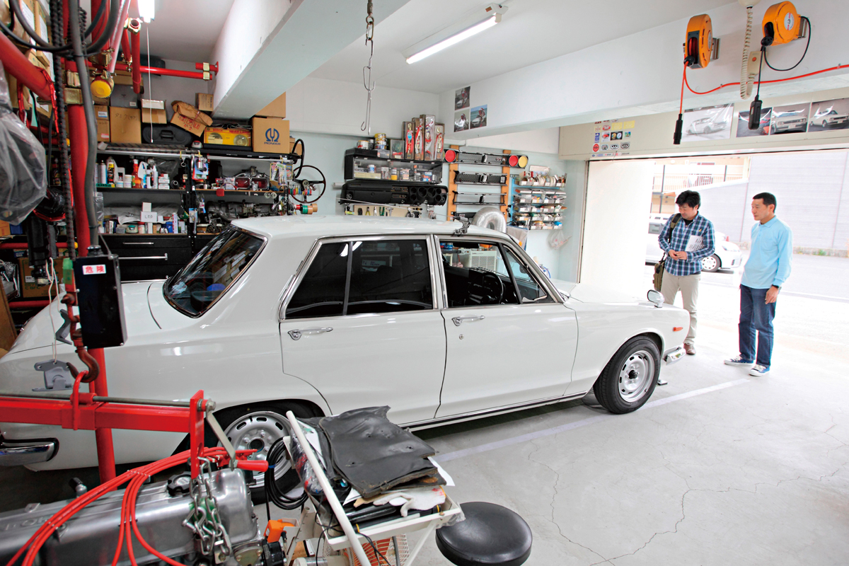 ハコスカ2000GT 4ドア　サンバイザー　金属部サビ無し　動作良好 ハコスカ2000GT 4ドア サンバイザー 金属部サビ無し 動作良好 パーツ