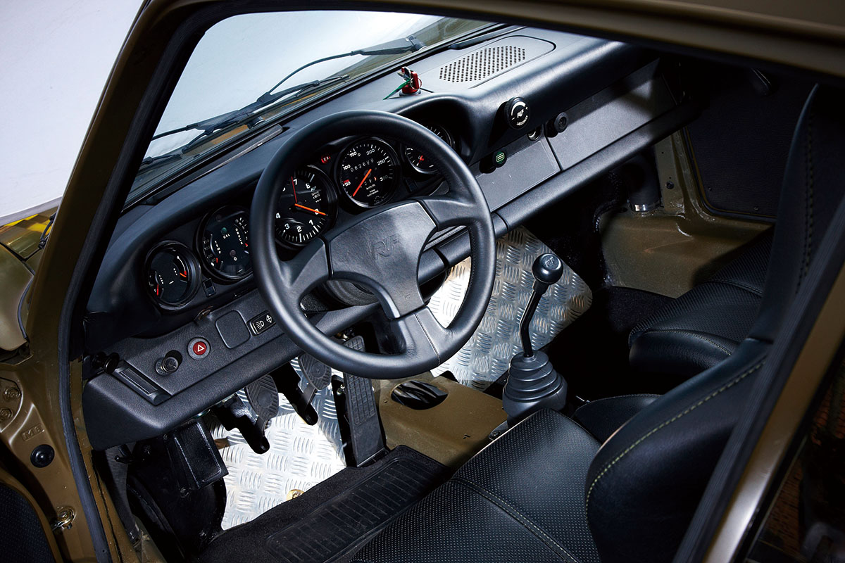 RUF BTRのプロトタイプここにあり！ 高速道路にステージが変わったと