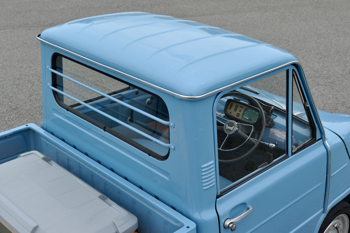 ホンダ初の4輪車は、DOHCエンジンを搭載したとんでもない軽トラ｜1966