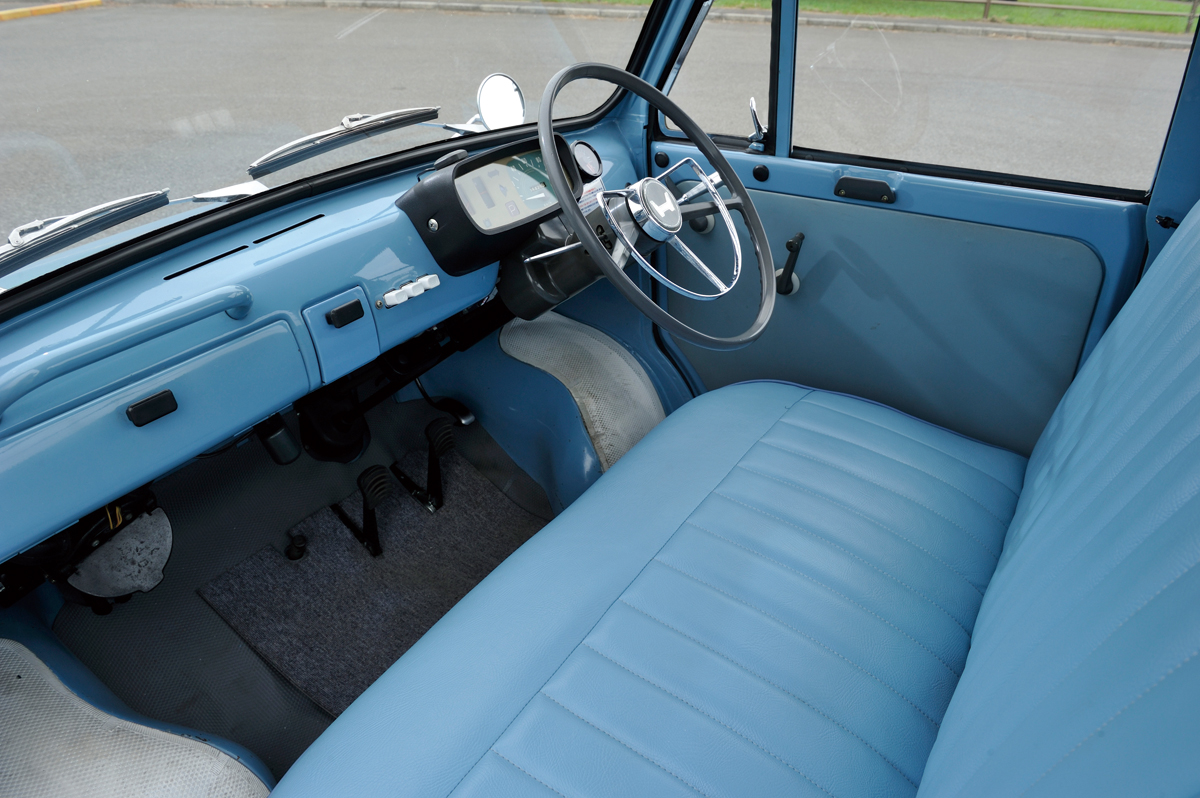 ホンダ初の4輪車は、DOHCエンジンを搭載したとんでもない軽トラ｜1966