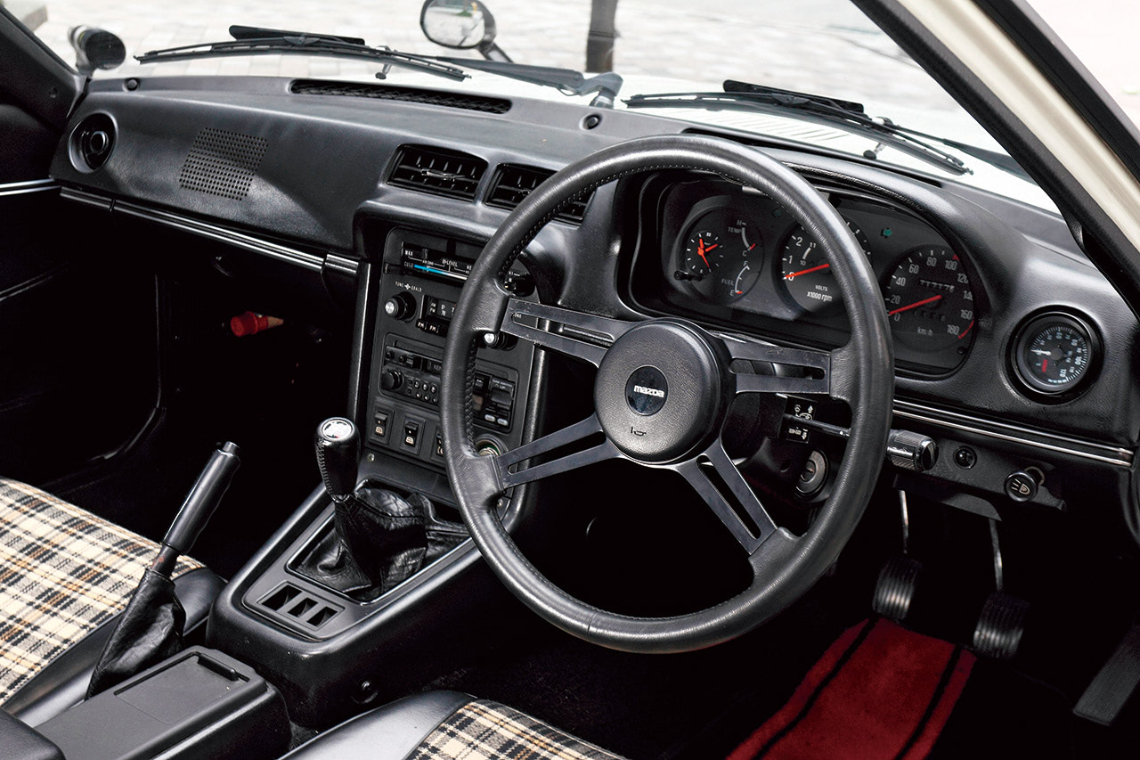 Cd値0.36！ そして軽快でコントロールしやすい操舵性｜1978年式 マツダ  