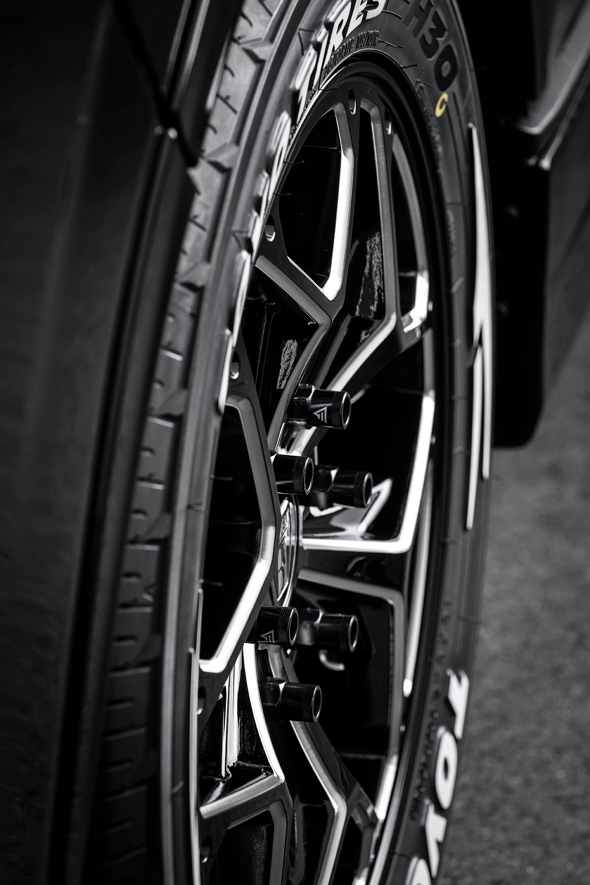 ハイエースで人気のホイールシリーズに新作登場！】バルベロの最新作は