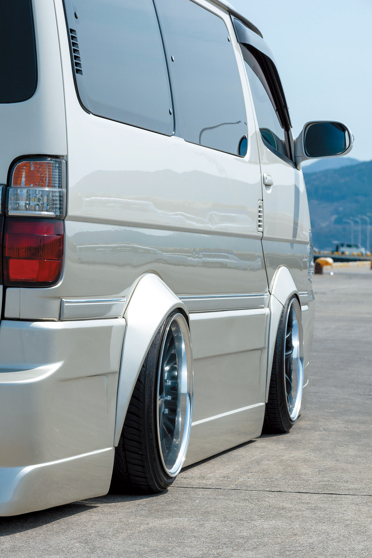 大径履き＆激低フォルム!!】ハイドロで実用性も重視！ ワンオフメイド