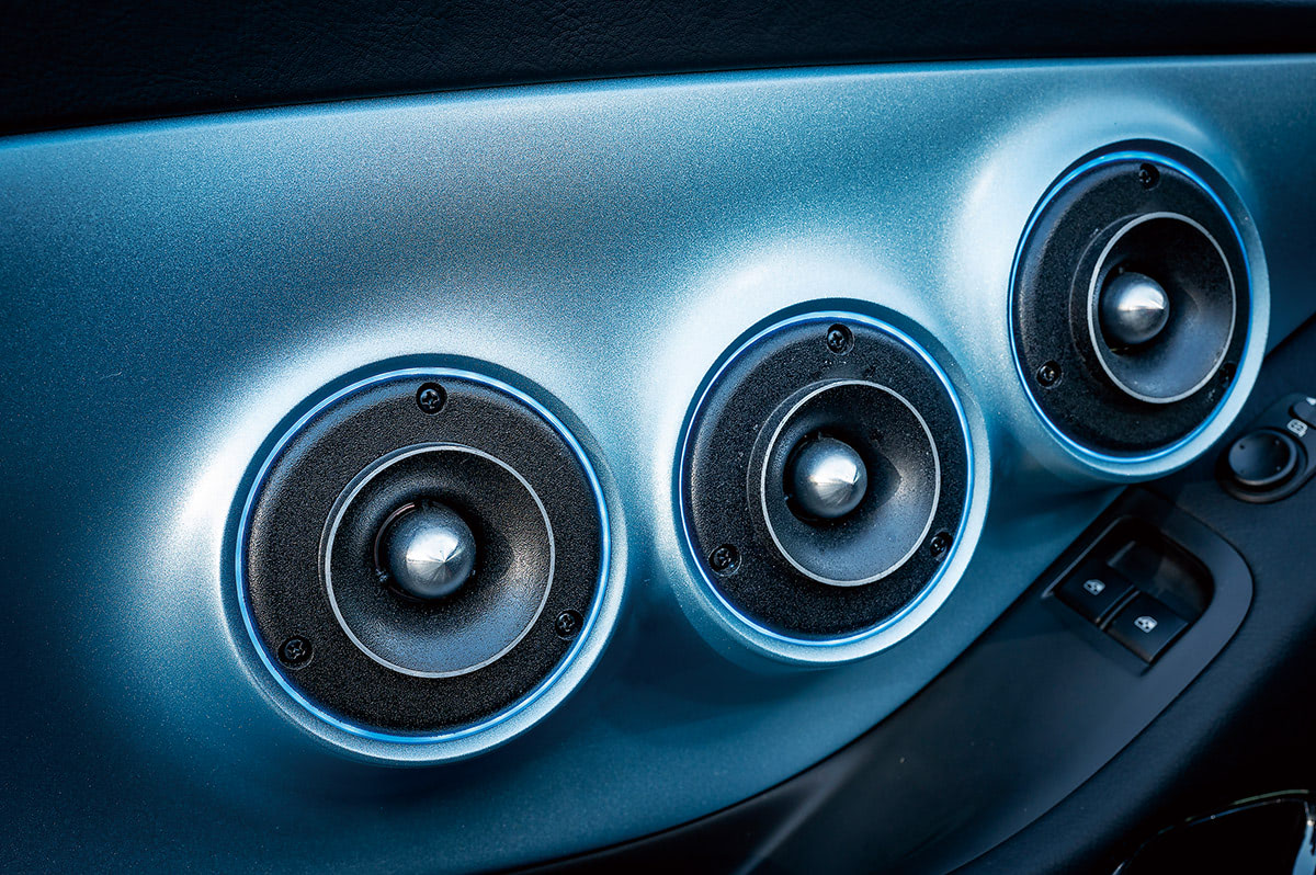 カマロにガッツリ外向きを組み込む!!】ハニカムの幾何学模様も