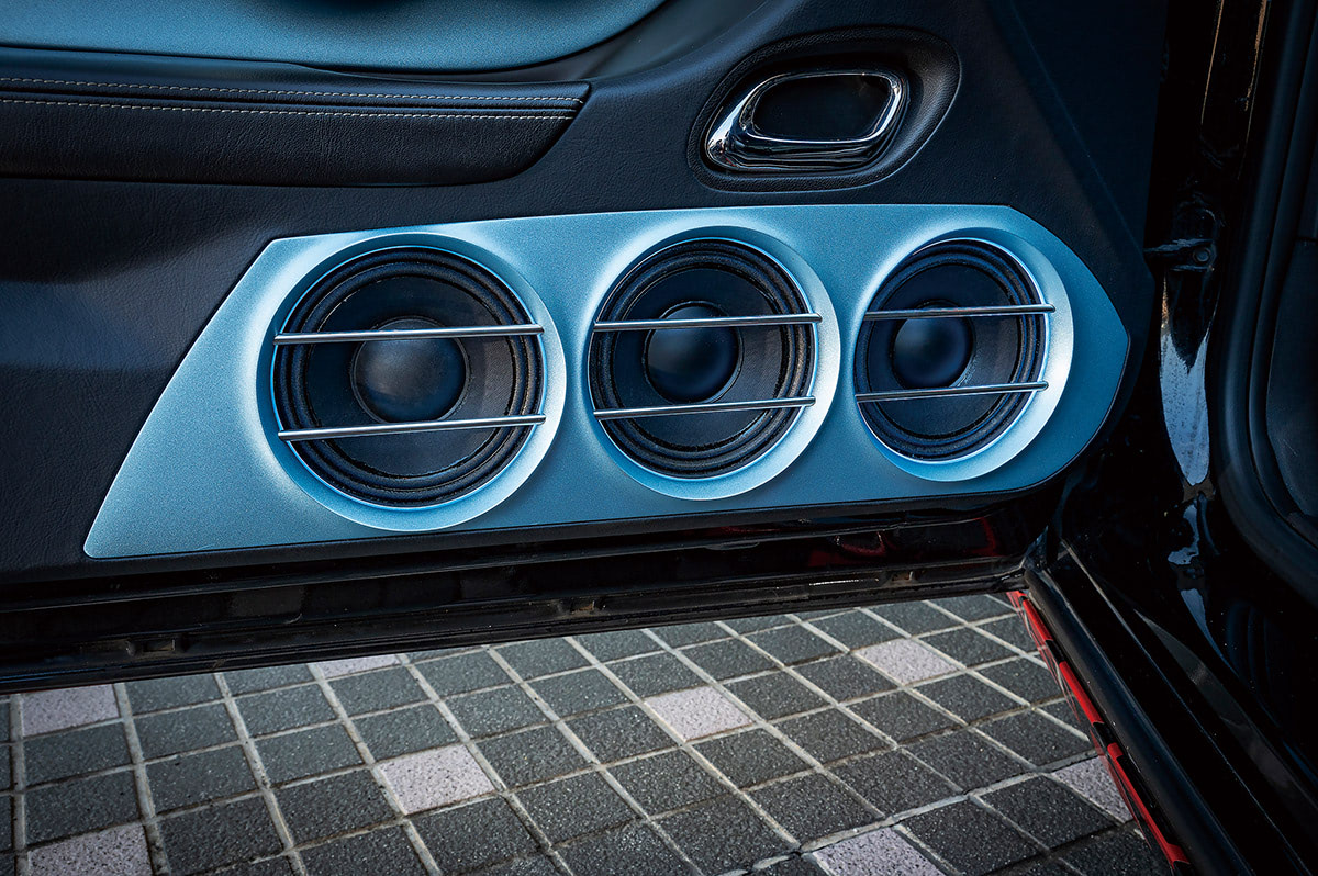 カマロにガッツリ外向きを組み込む!!】ハニカムの幾何学模様も