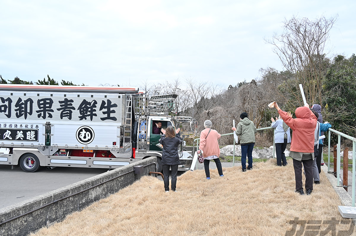 手洗いポンプ　9L　デコトラ　イベント　　手洗い　 キャンプ　　軽トラ　クレーン ②デコトライベントリポート 哥麿会 石川県穴水町・仮設住宅由比ヶ丘