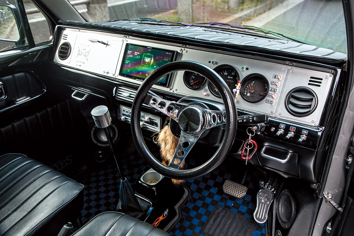 初代ワゴンRのテラノ顔!!】GC10ハコスカ用の45テールも移植！ スズキと