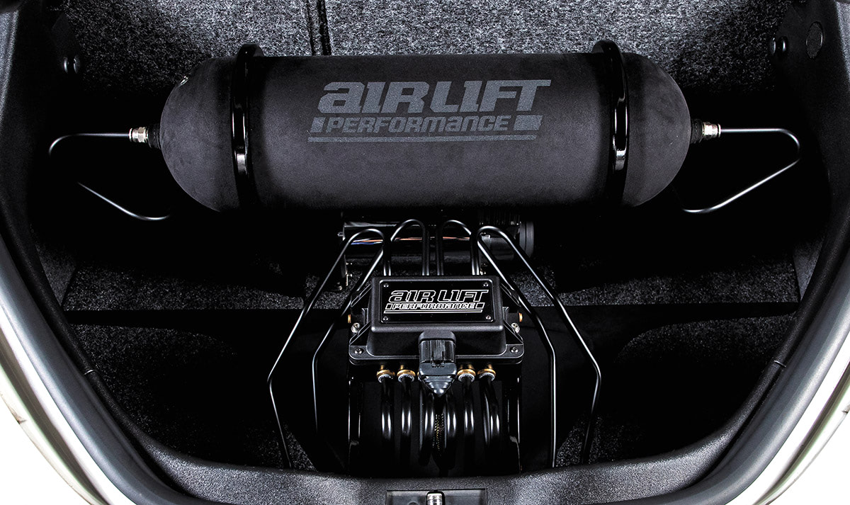 ハードラインで魅せるエアサスに！ | stancemagazine [スタンス