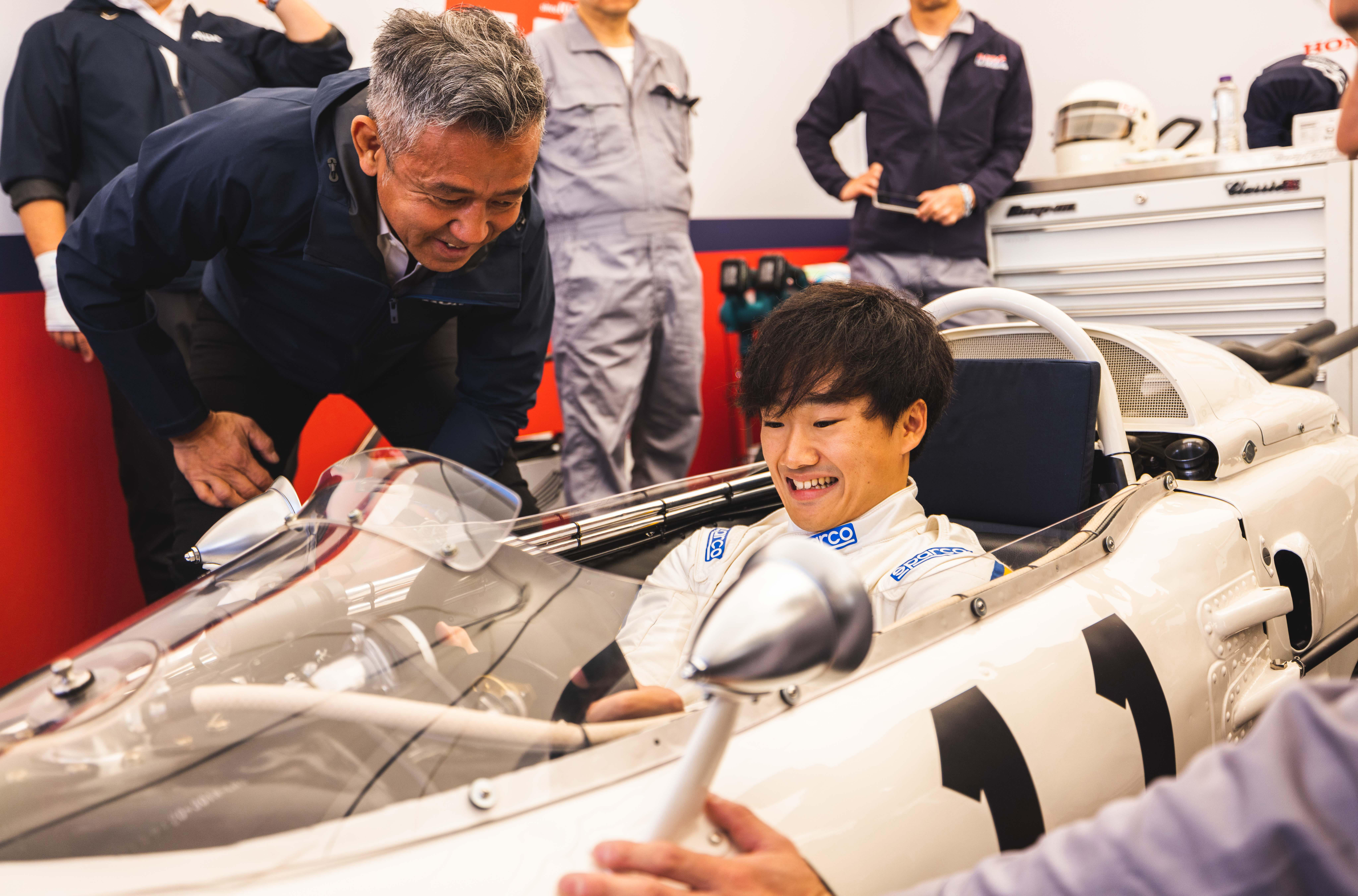 ホンダ伝説のF1マシン「RA272」を角田選手がドライブ！ F1初優勝から60