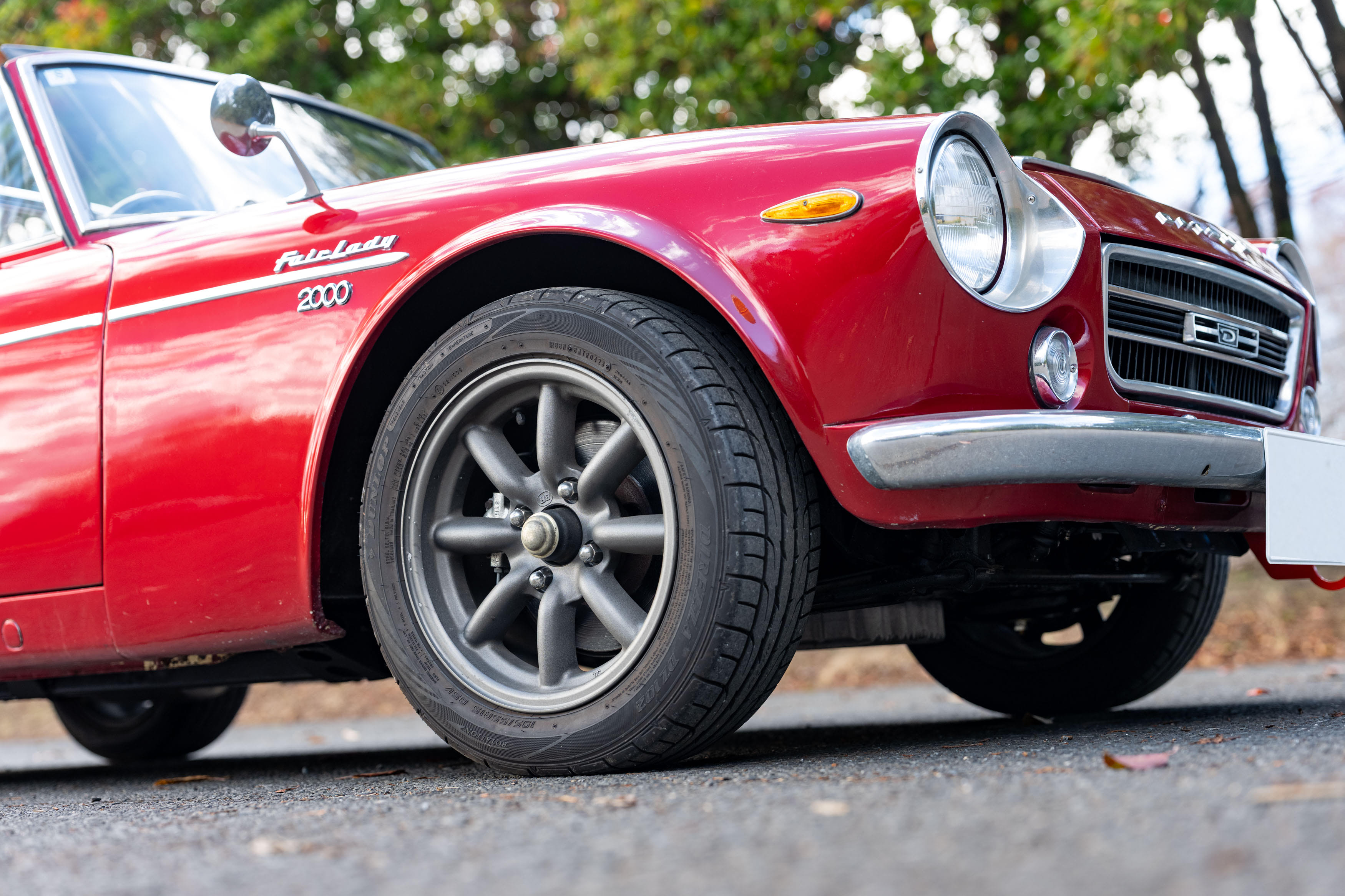 日本初の本格的スポーツカー。マイナーチェンジを経てさらなる高性能化