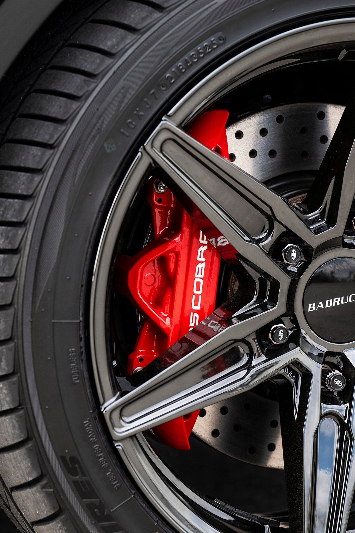 新型ハイエースに履かせたい415コブラの最新ホイール | カスタムCAR