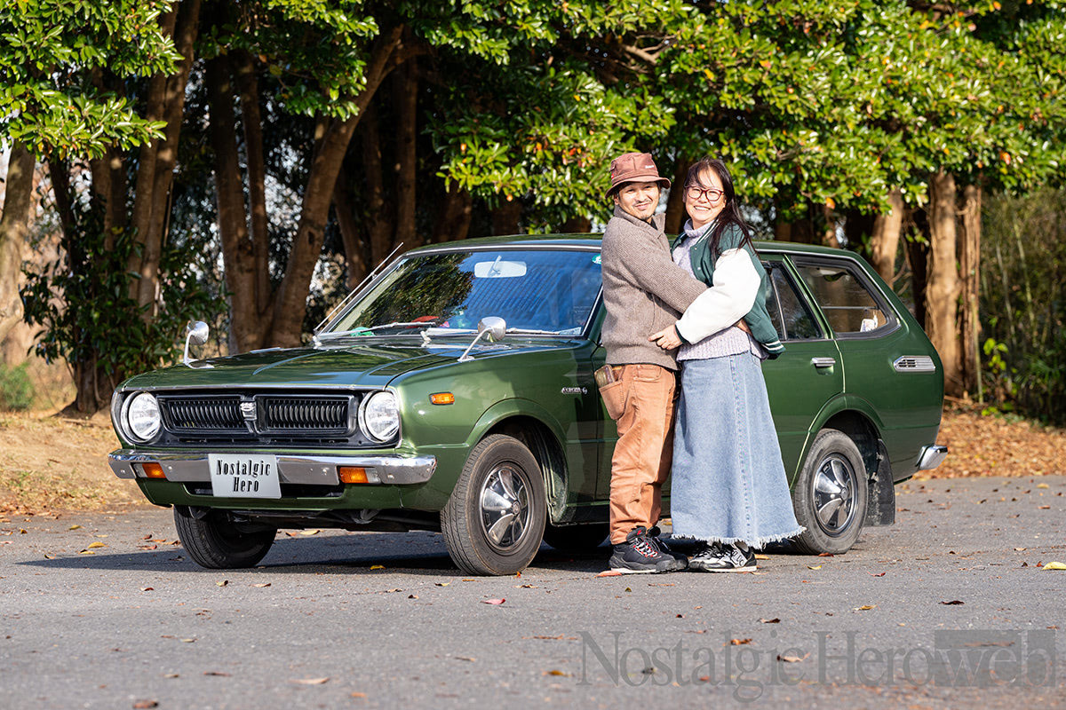 トヨタ／NEWカローラバン・1200ゴールデン・コンパクトワゴン【昭和レトロ】。 高級大衆車」の商用バンながらファミリー層にもアピール！ ワゴン利用