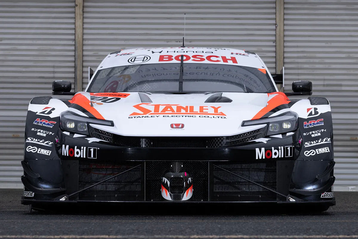 SUPER GT参戦のチームクニミツが、ガラス保護フィルム「ARMORTEK」を