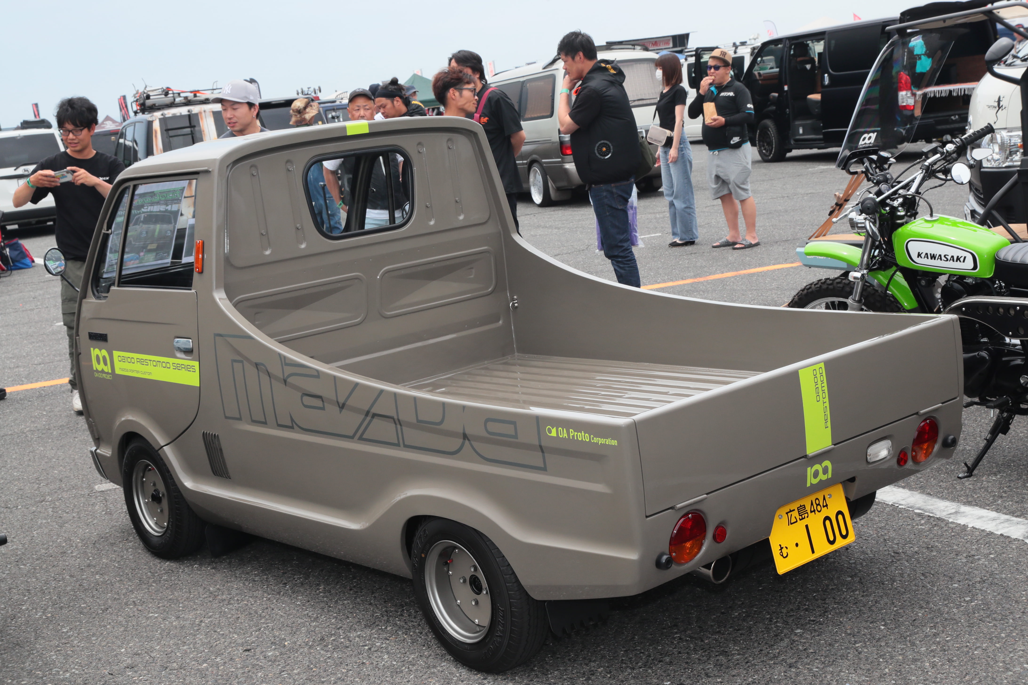 ハイエースなのに左ハンドル? 世界一低いプロジェクトカー? 濃い