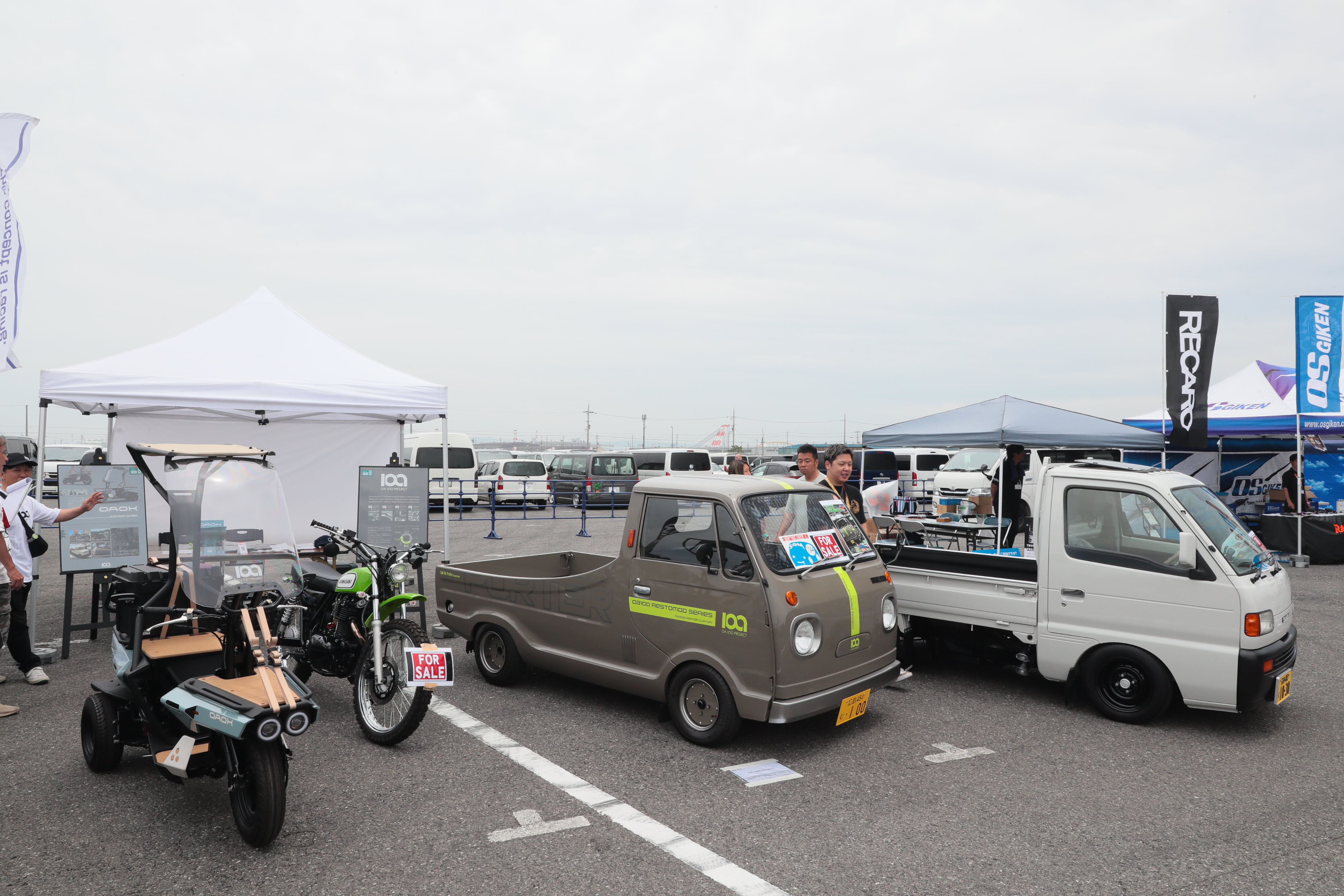 ハイエースなのに左ハンドル? 世界一低いプロジェクトカー? 濃い