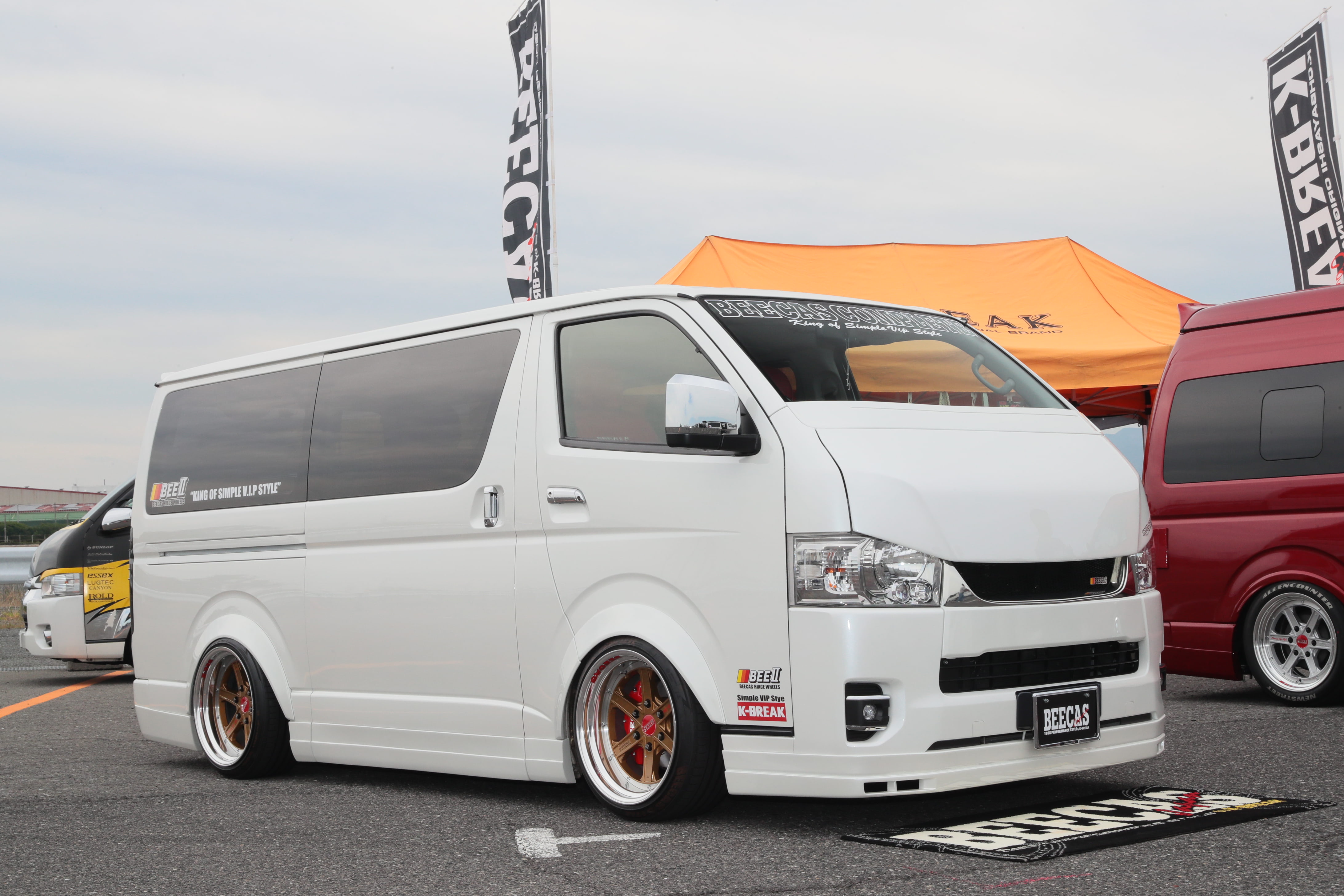 ラリー仕様に職人仕様などなどバラエティ豊かなハイエースが登場 