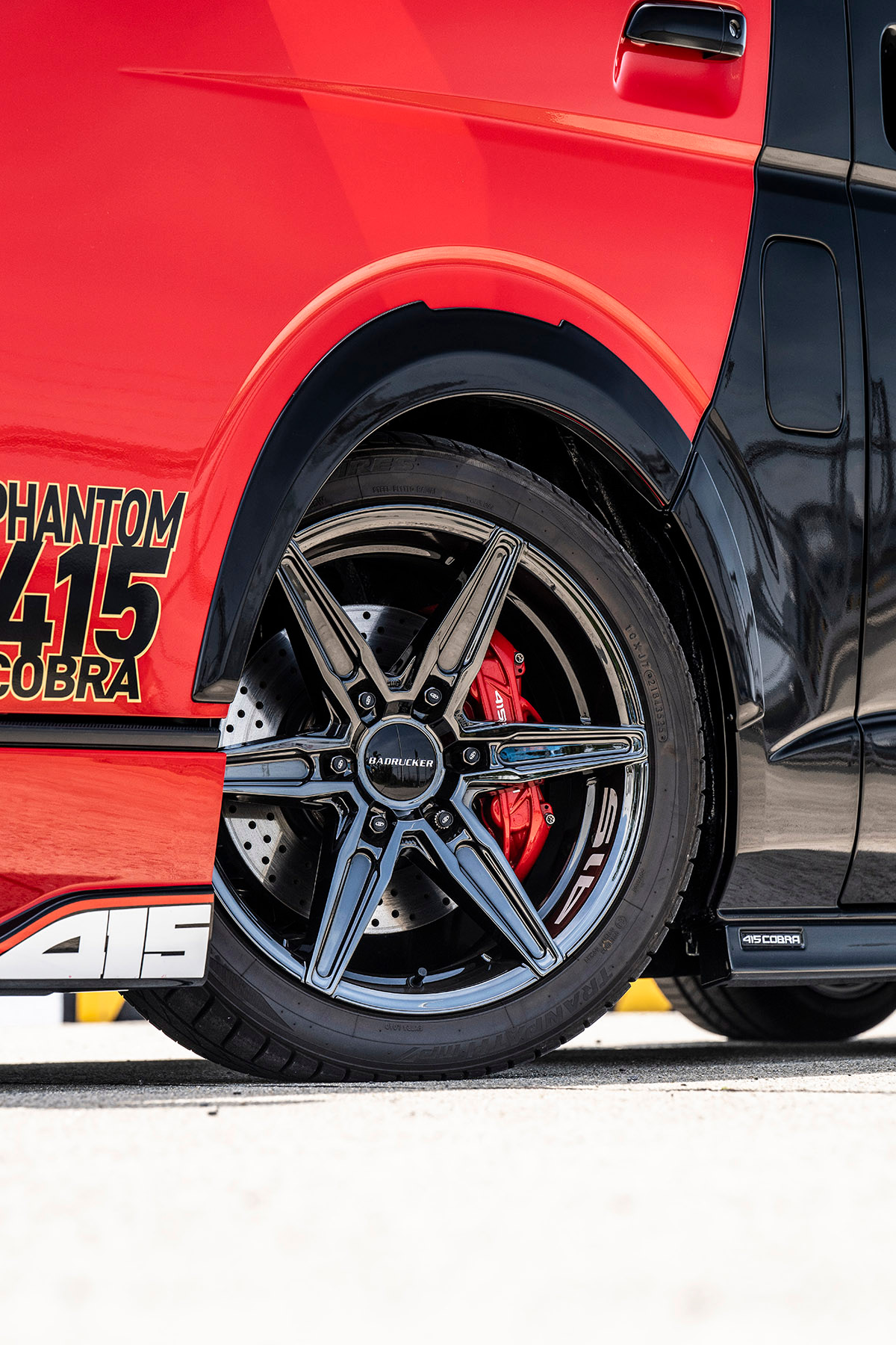 415コブラのハイエース用ホイールを購入するとオーバーフェンダーが