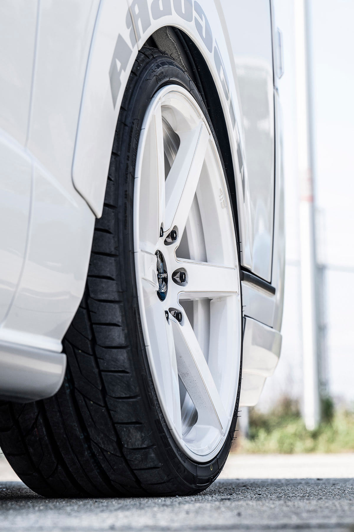 415コブラのハイエース用ホイールを購入するとオーバーフェンダーが