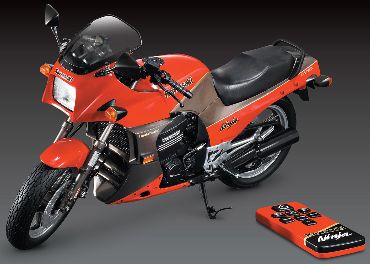 あの『トップガン』でもおなじみ伝説の“ニンジャ”が1／4スケール・全長