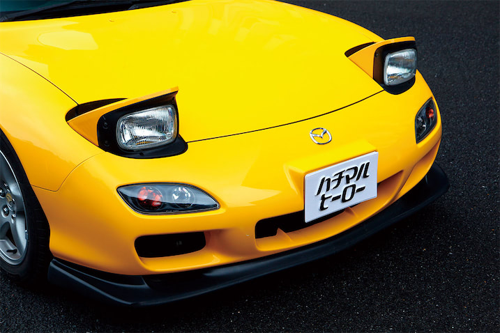 マツダRX-7 FD-3S リトラクタブルヘッドライト一式。 国産最後のリトラクタブルヘッドライト！ その低いノーズを見よ｜2001