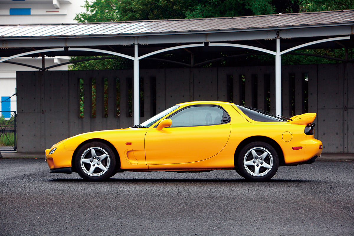 国産最後のリトラクタブルヘッドライト その低いノーズを見よ 01年式 マツダ Rx 7 タイプr バサーストr Vol 1 Nosweb Jp 日本の旧車webマガジン ノスウェブドットジェイピー