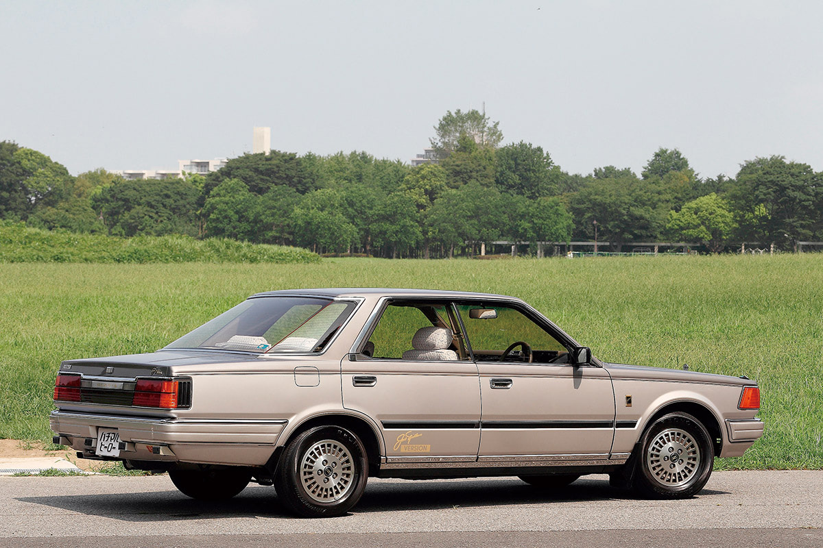 世界初の雨滴感知式オートワイパーや、録音機能付きカセットデッキも