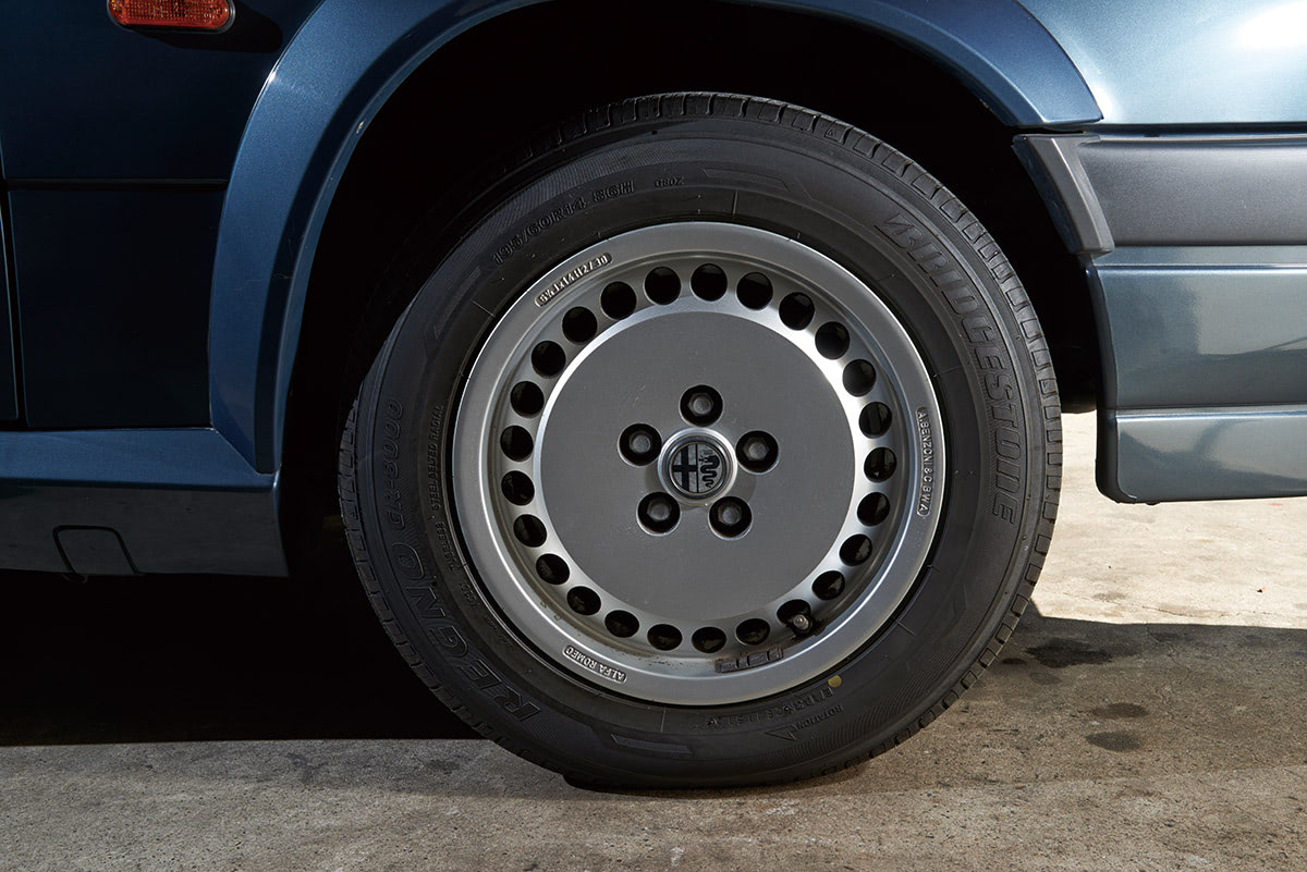 アルファロメオ
ジュリア105系
ハンドル 4fdab58f8b569ecd0a070e7e8dfbd2