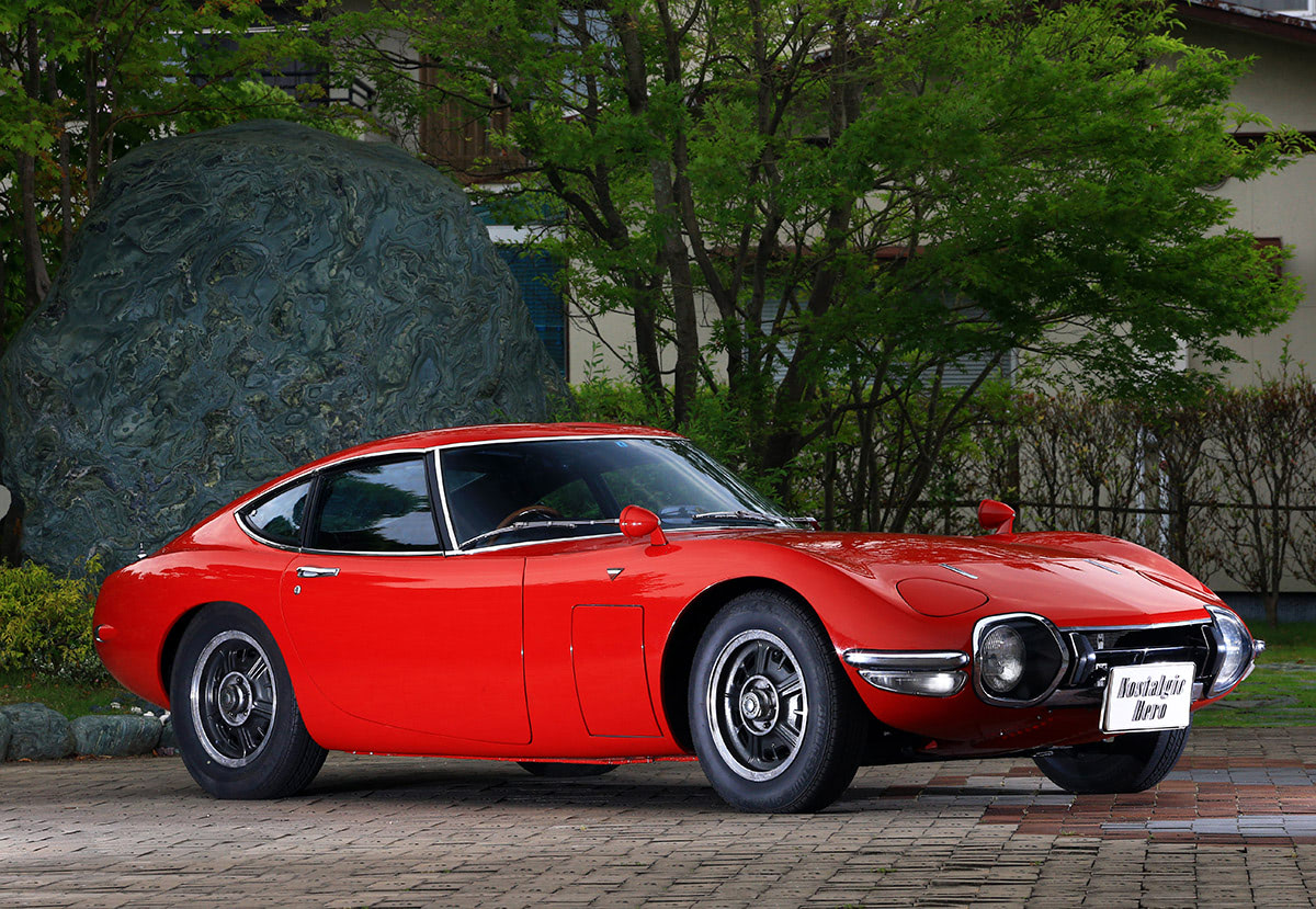 価値も分からなかったので、ボンネットを滑り台代わりにしてましたよ