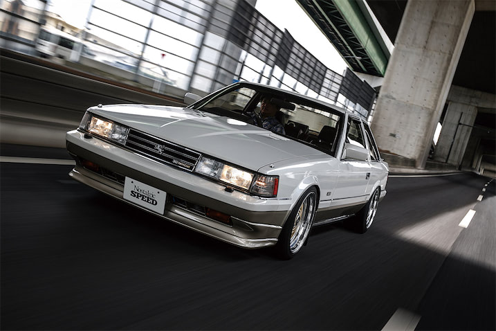 レカロは純正同様の本革に張り替え、当時のディスクにディープリムを