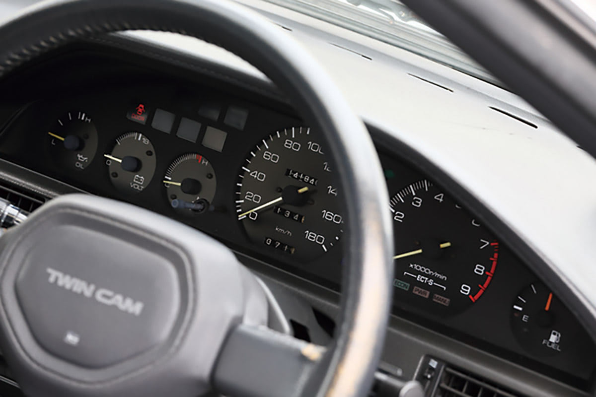 トヨタ初となるピラーレスの4ドアハードトップボディ｜1987年式 トヨタ 