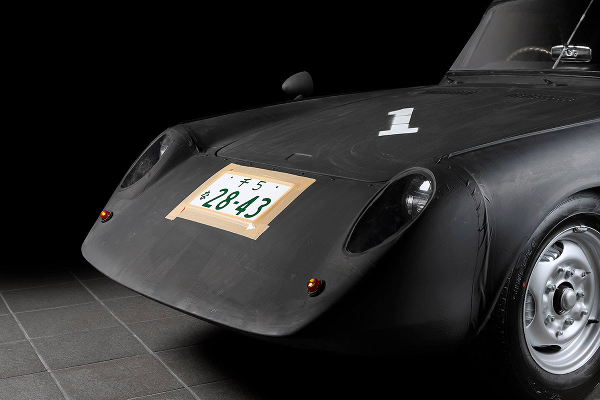 艶消し黒は黒板用の塗料を使用!? 日本のカスタムレーシングは、この