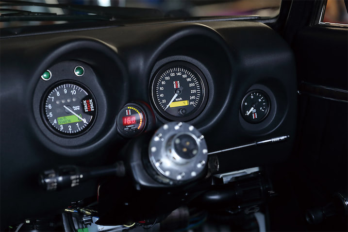 200km/h以上を出したとしても肩の力を抜いて片手でイージードライブ