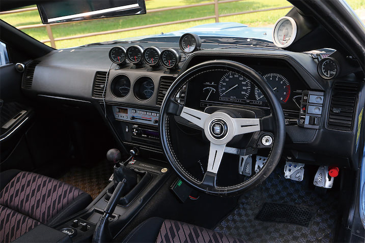 日産オースターのステアリング(1980年頃) 25d54e2c1cca1b187a7883c5315cdb