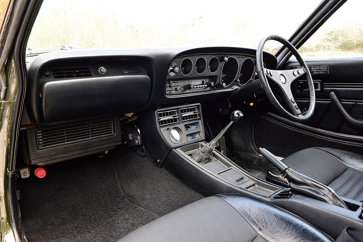 ②セリカは1600 GT クーペ ハンドル 熱い！ 実に熱い！ 初代セリカの、熱気むんむんなインテリア 【時代の