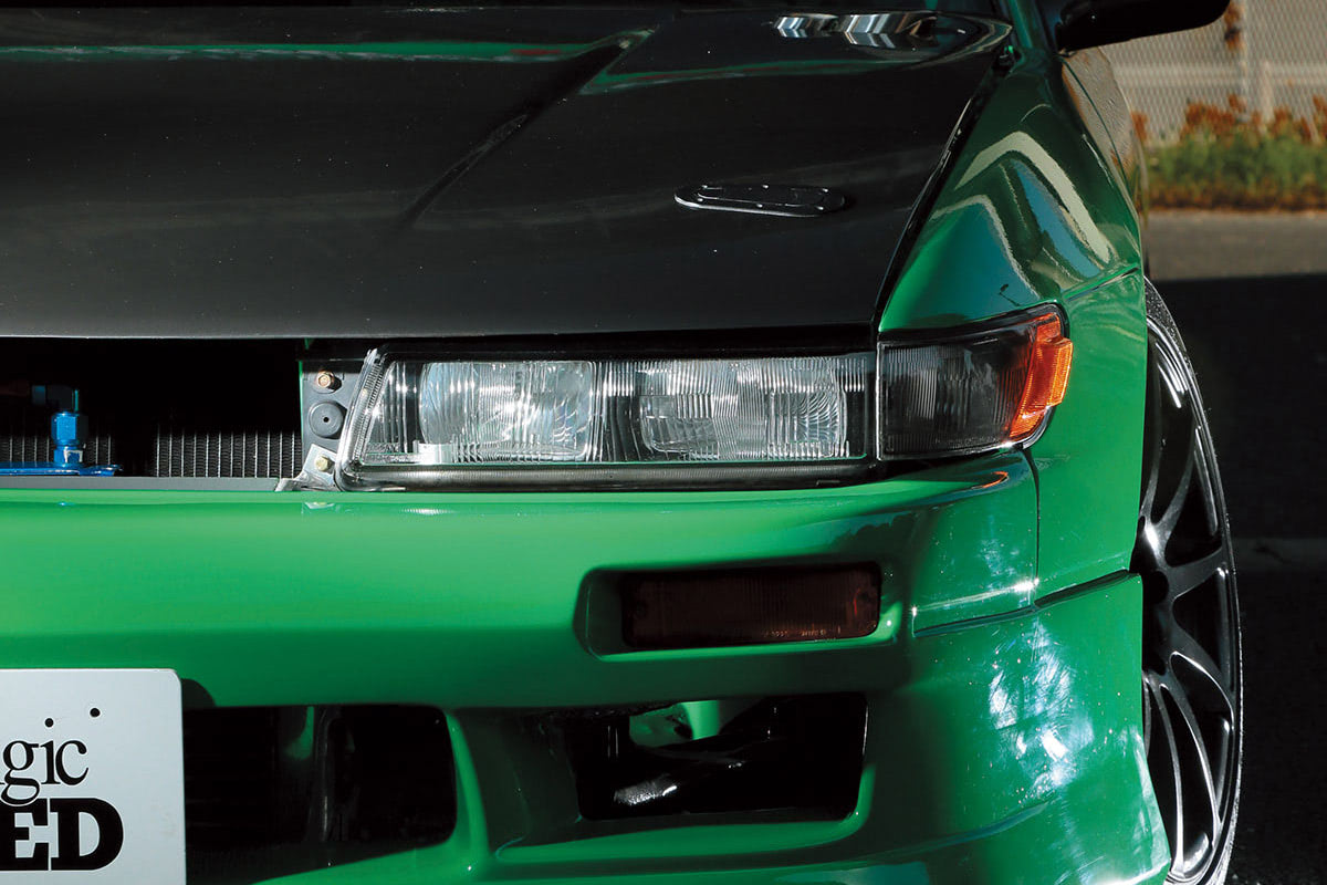 ボンネット出しのマフラーも！ サーキット走行を楽しむため、S13