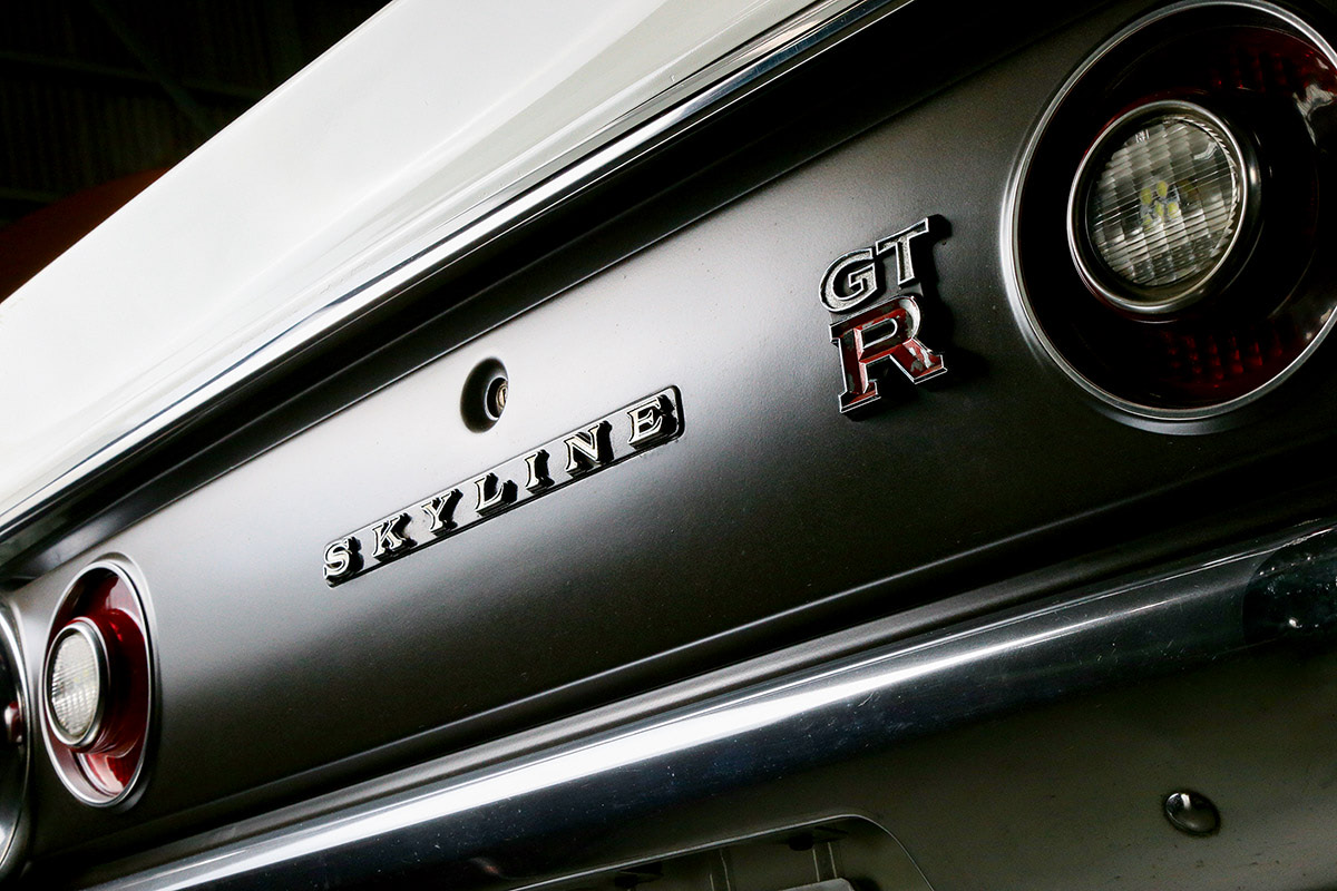 2000 GT ハコスカ リヤガーニッシュ スカイライン ハコスカ リアガーニッシュ