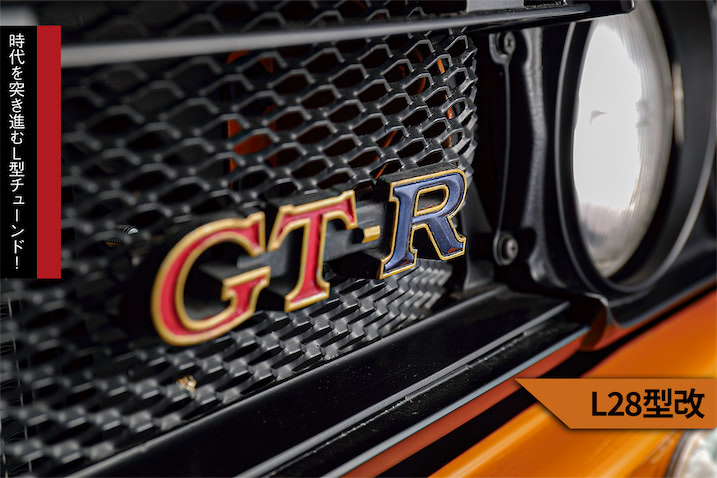 ステアリングホイールまでもがOrange on Black！ 徹底したカラー