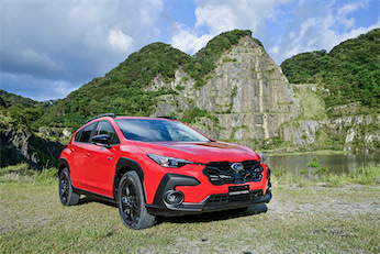 スバルのAWDが登場50周年！ 新型クロスオーバーSUV「クロストレック