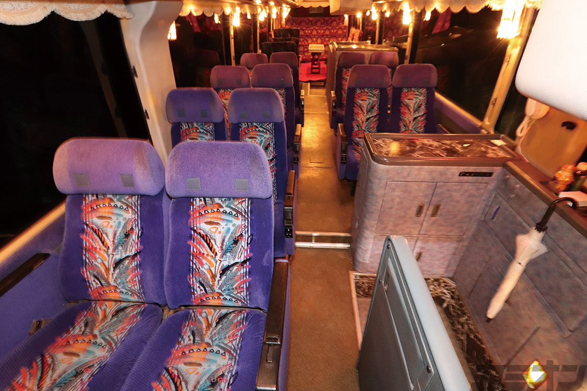 サロンバス 製造台数わずか3台のクイーン3を理想のサロンバスに仕上げ