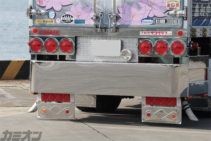 トラックリアテールデコトラアートトラック K様 #テールボックス #リヤバンパー そして、荷台の箱架装(屋根) K様