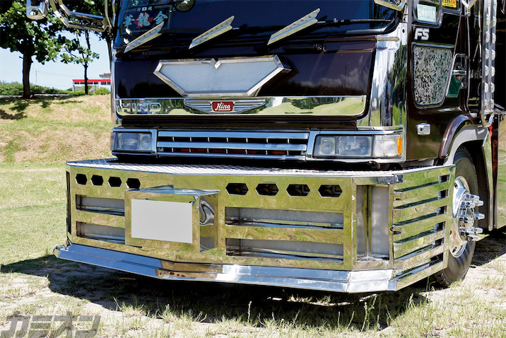 友人の自作パーツを中心に個性的なアートアップを展開する沖縄の