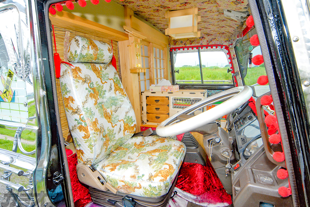 伝統的建築様式を用いて秀麗な和風空間を演出する日野レンジャー+5