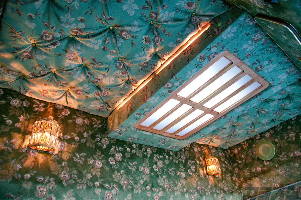 亜依姫 個性的な照明と充実のAV機器で無双の城が誕生！日野グランド