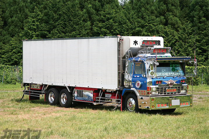 恵子の小部屋という名の日野ドルフィン 独創的なアートを織り交ぜつつ