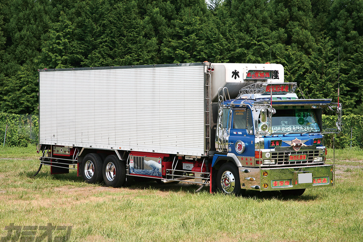 恵子の小部屋という名の日野ドルフィン 独創的なアートを織り交ぜつつ